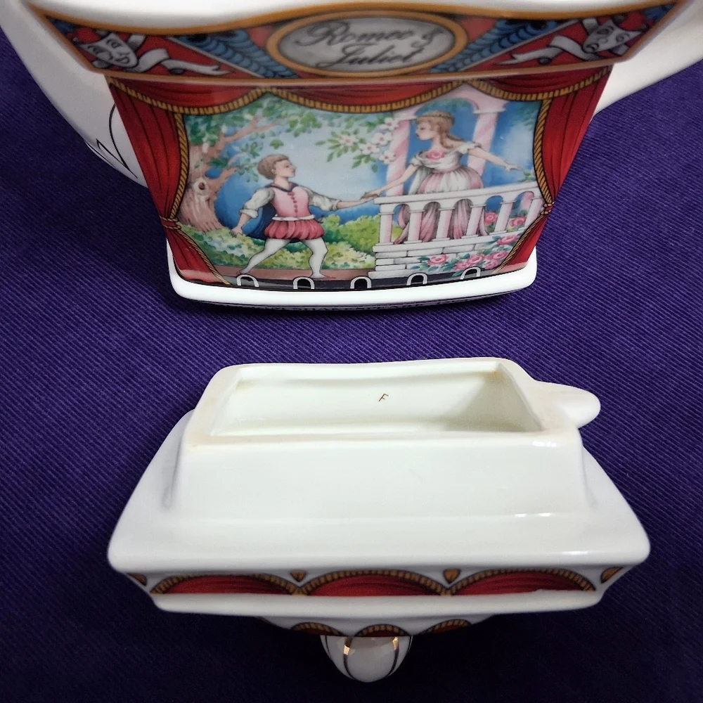 Sadler England Romeo And Juliet Porcelain Tea Pot